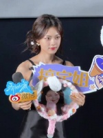 赵今麦宋威龙眼神互动