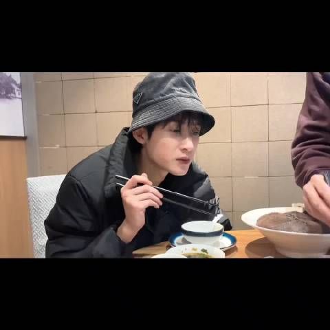 檀健次第三张音乐专辑官宣，潜入影院卧底失败