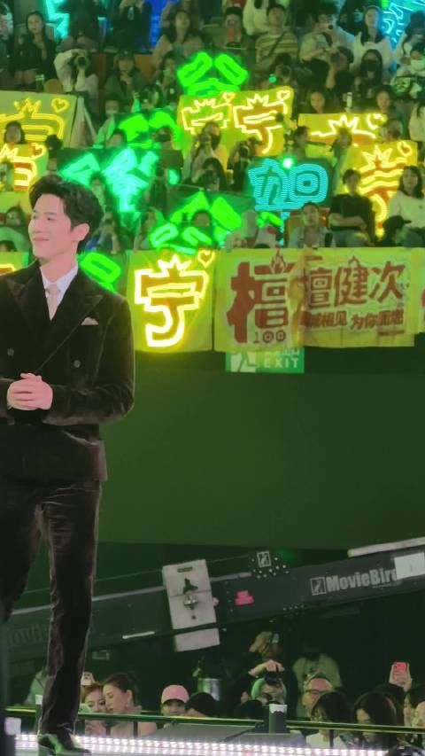 王安宇这几步简直意气风发少年郎！