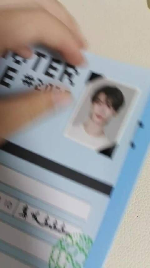 我真笑不行了，一寸证件照的反面是后脑勺