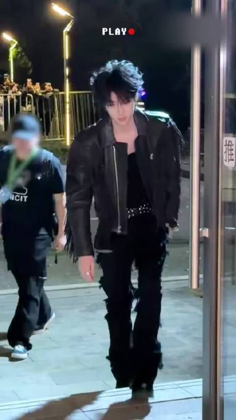 张峻豪反夸刘宇宁是完美好哥哥