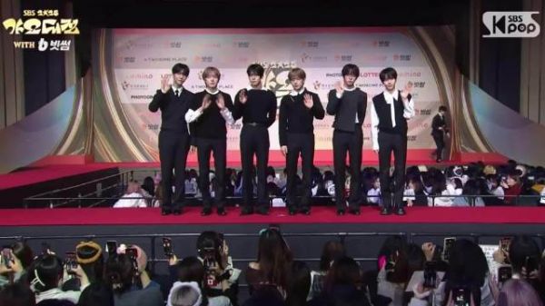 NCT WISH出席歌谣大战红毯，期待今晚特别舞台