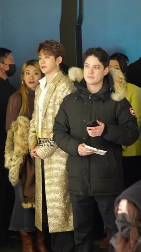 邓为迪奥活动暖心提醒小心台阶