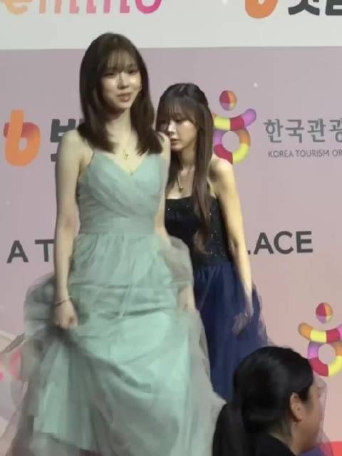 对比以往画面，这次纹身基本没被拍到