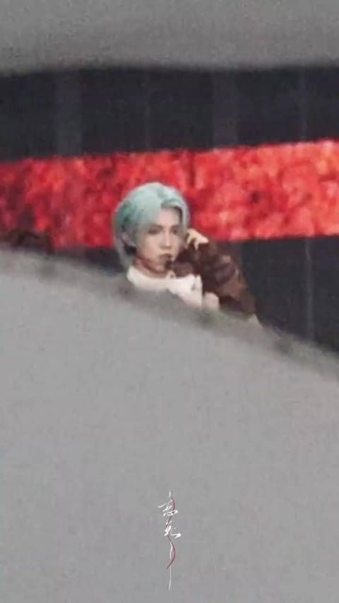 苏新皓染发薄荷绿， 这张脸可以驾驭任何发色，期待新音舞台！