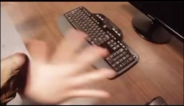 男人碰到什么 什么都会变成积木