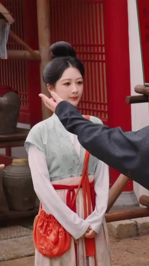 杨紫演技获赞192次，无名女子济弱扶倾成国色