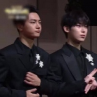 朴综星亮相SBS歌谣大战红毯