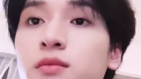 严浩翔镜头前撒娇贴贴展现小爱神魅力