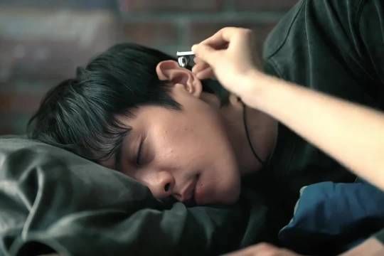 程潇张若昀新剧姐感十足，酒吧老板与流浪狗设定引热议