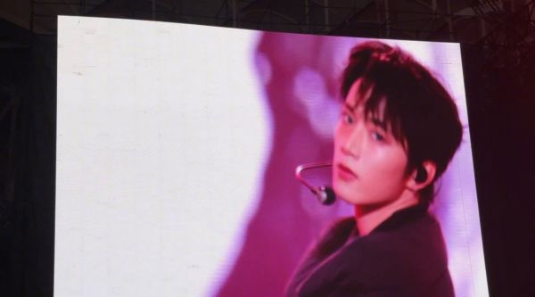 刘耀文《SAUCE》唱跳舞台 好燃好炸好帅！