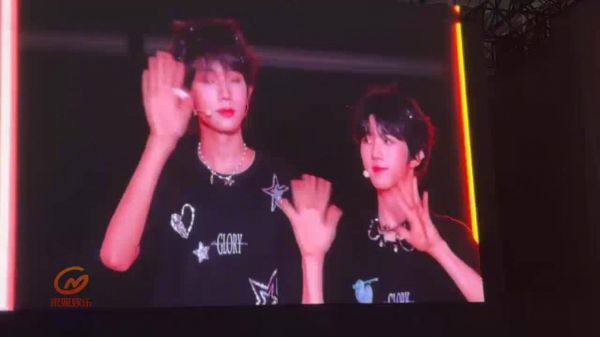 王橹杰舞台滑跪挥手告别,站姐释出高清舞台图