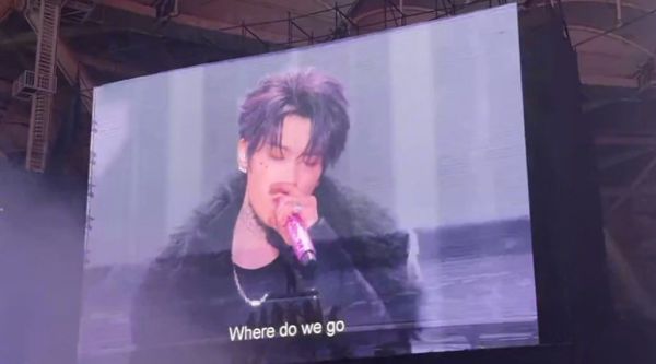 张峻豪《Desperado》SOLO舞台穿皮裤露腰热舞