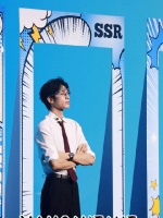 宋威龙带上护目镜拍照，我直接张口叫daddy好吗？