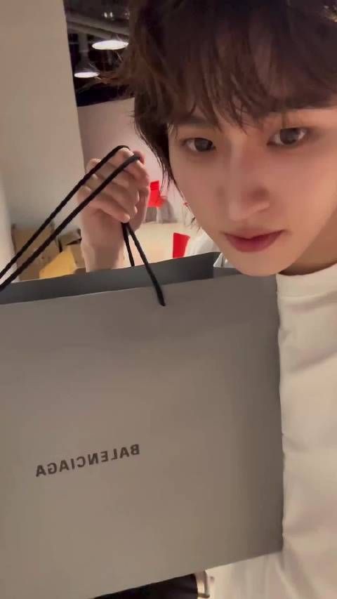 朱俊荣给庄星凯送圣诞礼物还有新年礼物了