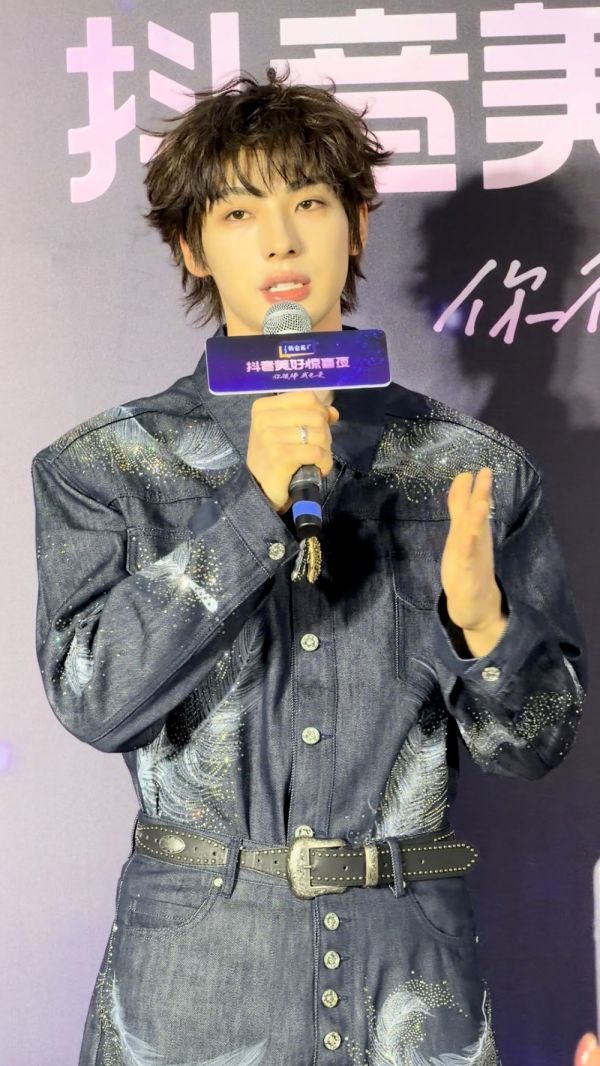 颜安在线安利骄阳似我,“大家多多支持好吗?”