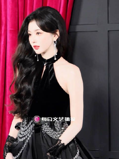 这造型真的完全是一款黑森林小蛋糕美得太超过了！孔雪儿