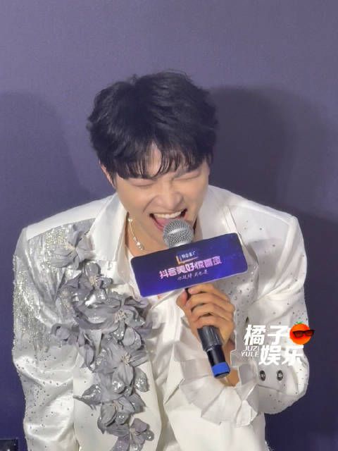 速来接受周深超——超——-超大声的2026祝福！ 顺顺顺顺顺顺顺！