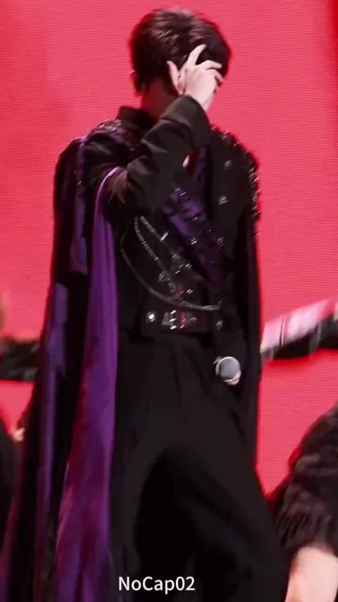 马嘉祺《夜访吸血鬼》solo直拍引爆全网，哥特美学与高音成焦点