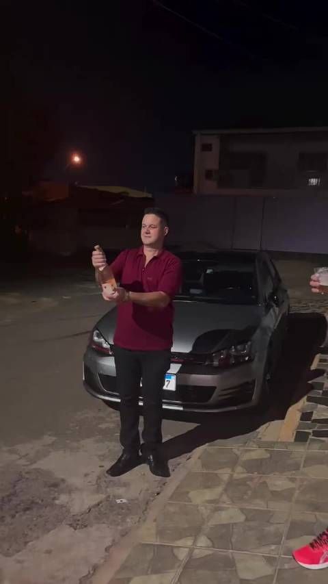 恭喜提车 香槟还不够 烟花也来贺喜