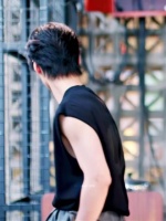 何与精准演绎靳朝破碎感与隐忍