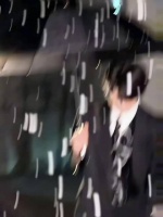 梓渝带着他的权威初雪撑伞照库存来啦