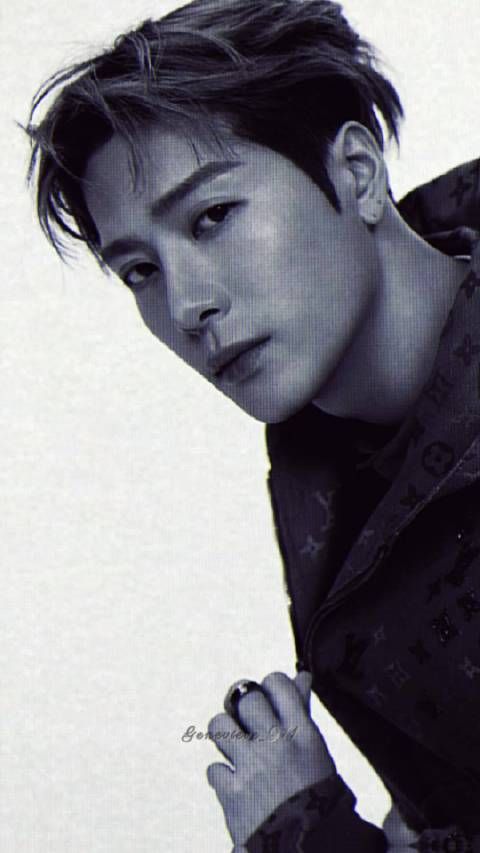 王嘉尔官宣跨年舞台,称击剑无左右之分