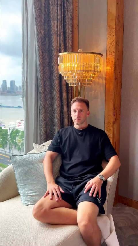 马晓晴教男友特鲁姆普说广东话,这口音,看来已经调好了!