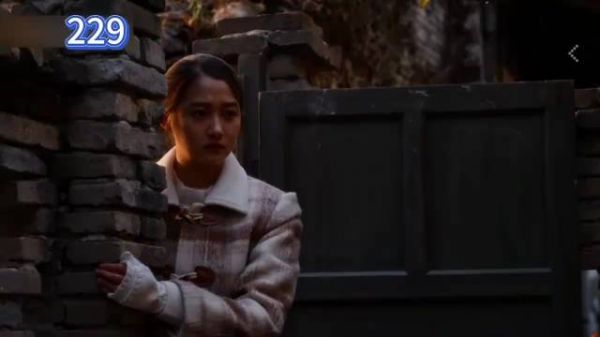 小巷人家：小婷兴高采烈去接电话听到是阿公阿婆立马返回