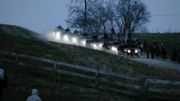 外星人入侵地球，人类血液当做能源，阿汤哥如何保护家人？