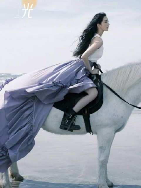 杨幂vogue海边大片!时尚表现力10000%!