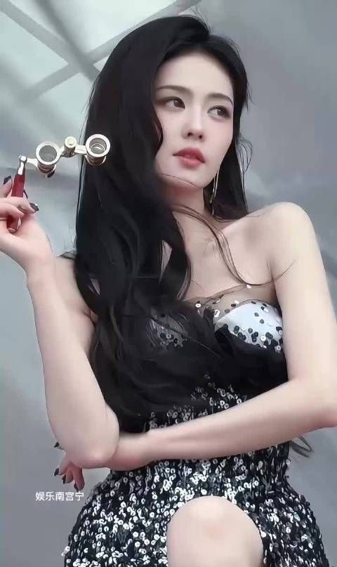 白鹿这身材直接封神!内娱顶级天花板太抢镜