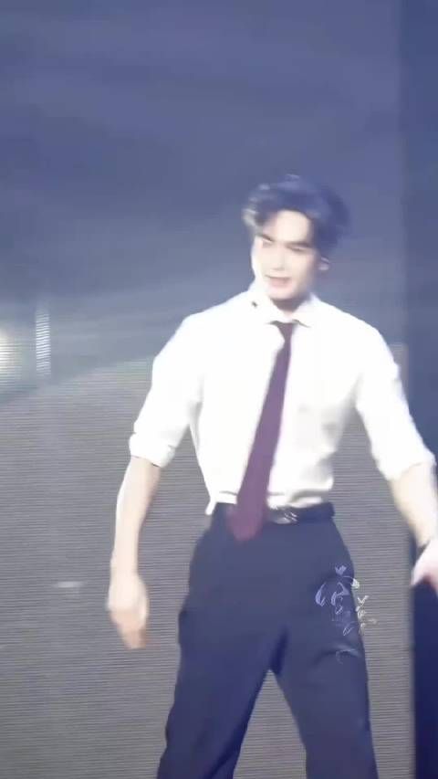 宋威龙见面会送手写彩带伴手礼扮玩偶回馈粉丝