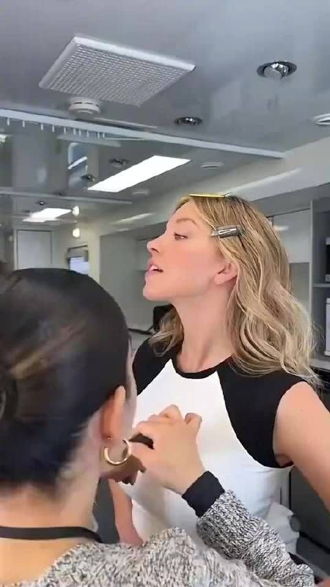 来看看最近和普利西奇传绯闻的悉尼妹，身材颜值给几分？