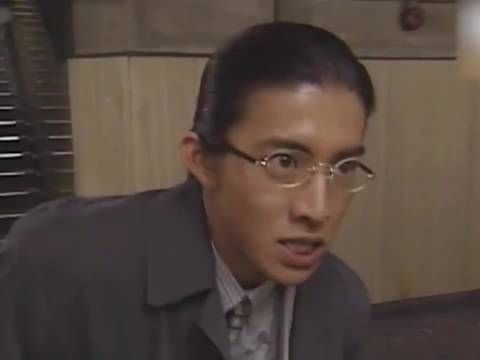 男人只是去上个公共厕所,没到却被困在里面诡异的事情也不断发生《厕所涂鸦》