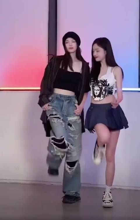 钟楚曦吴宣仪同台热舞,这就是蜂腰肥臀么?