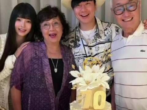 林俊杰官宣恋情晒全家合照