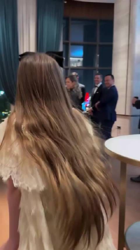 富家子女气场强大源于言传身教