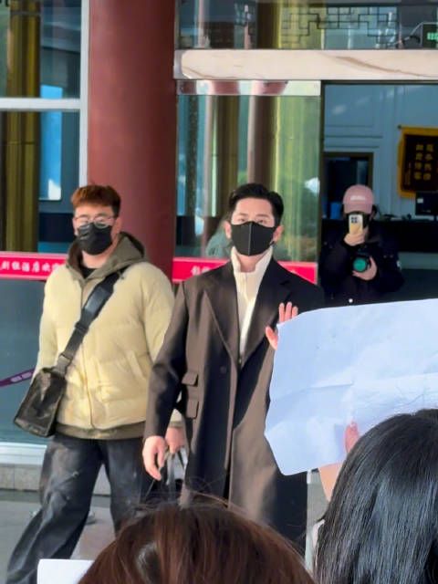 丞磊戏内戏外尽显魅力，与虞昶轩合作引期待