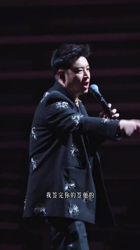 潘玮柏体重反复引热议，自嘲好颈不常在