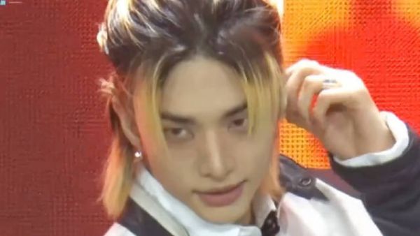 黄铉辰亮相KBS音银全球庆典,2026台历生日盲盒发布