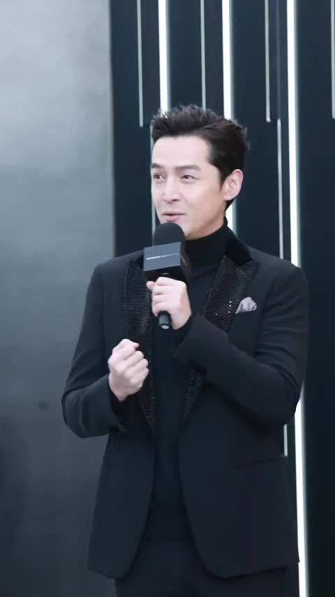 胡歌亮相活动状态满分，获李佳琦认证专业偶像