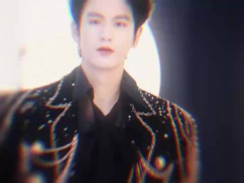 张凌赫生日当天述职汇报2025年鹅综经历