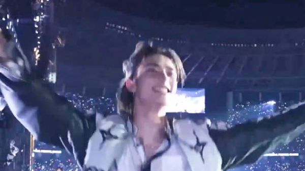 黄铉辰亮相KBS音银全球庆典,发布生日盲盒及台历计划