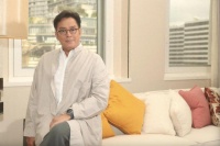 谭咏麟32岁儿子近照曝光，眉宇透着英气像母亲，在加拿大任工程师