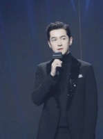 胡歌说今年从头忙到尾，“中间几乎没有休息”