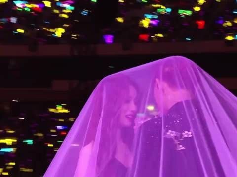 黄子韬徐艺洋台上接吻