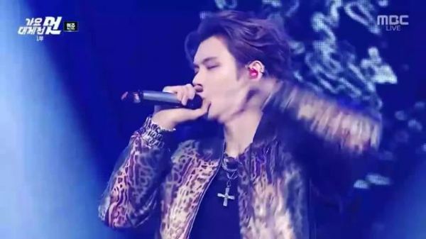 崔然竣&金云鹤&赵雨凡三人一起表演《talk to you》 万物皆可音乐微博音乐大赏