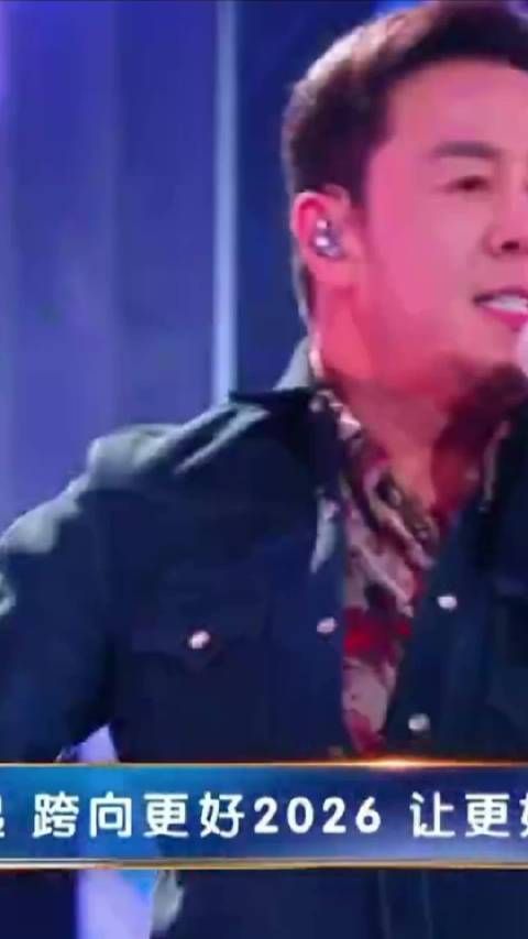 周深跨年晚会卖力搞气氛,全场最累实诚人
