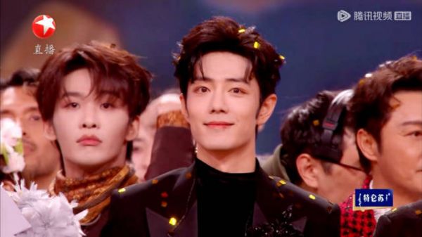 又见彩带配肖战 好帅